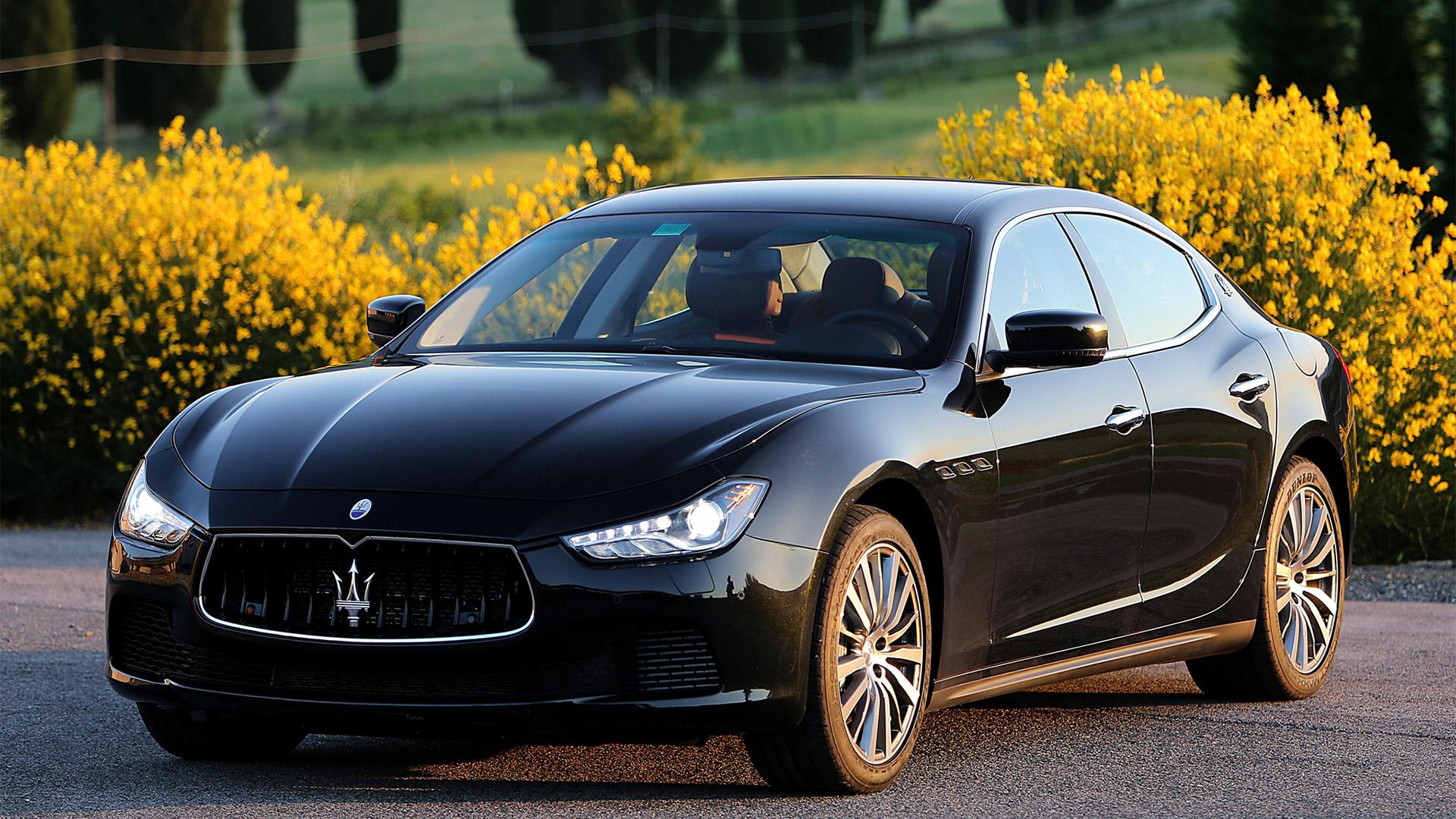 Maserati Ghibli V6 (M157)zwart (2014) zijkant links voor schuin