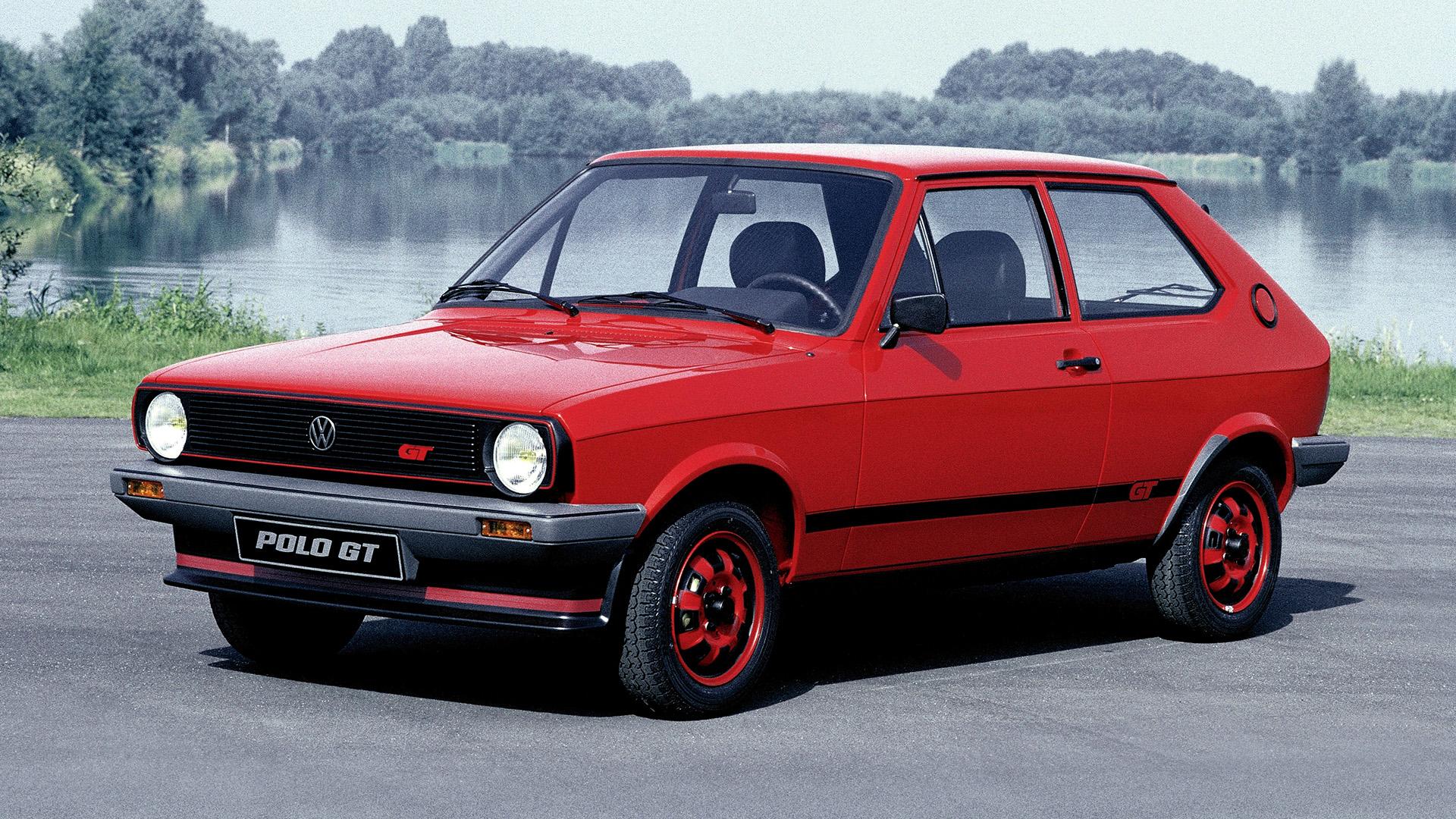 Volkswagen Polo GT rood (1979) zijkant links voor schuin