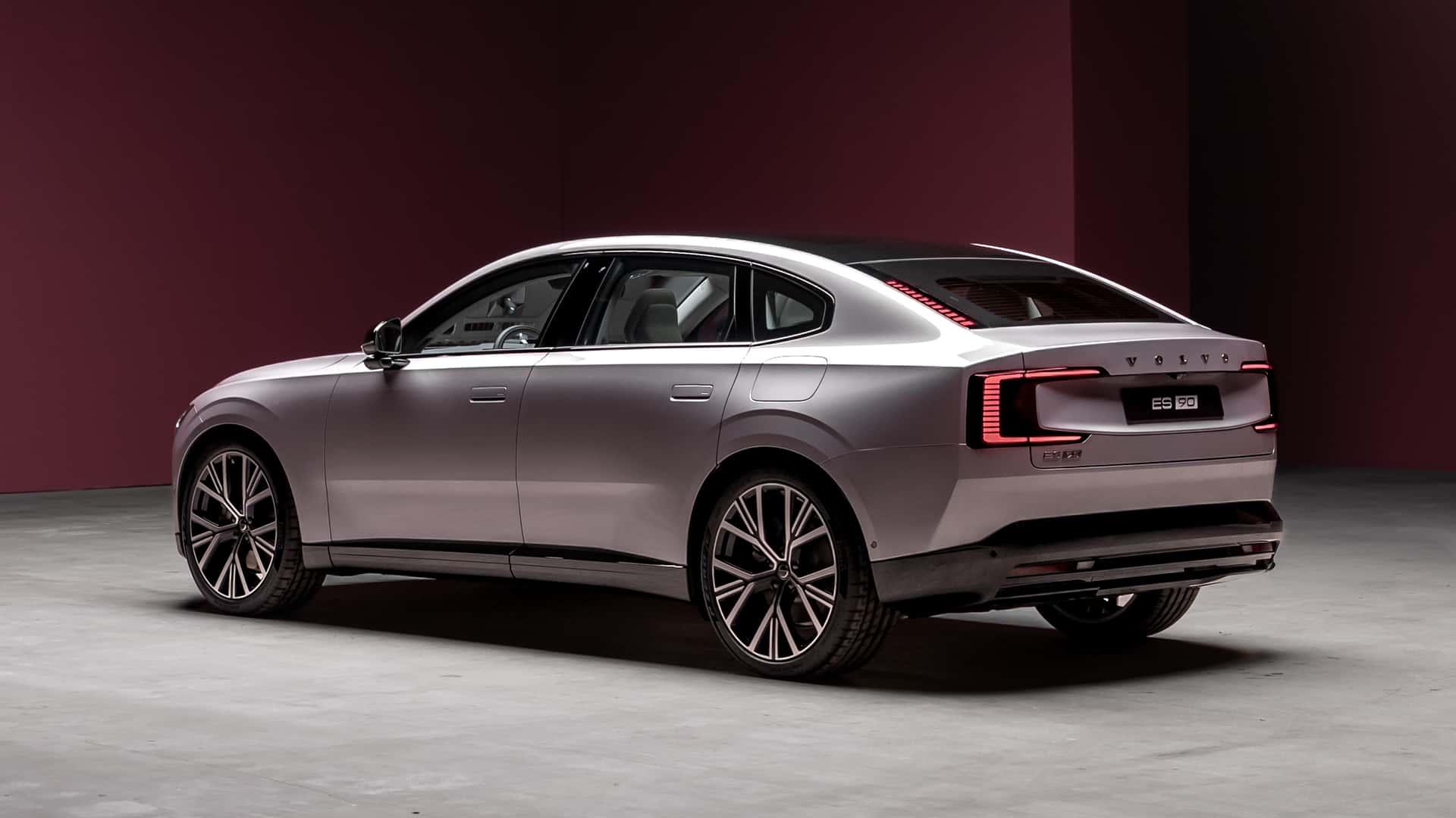 Volvo ES90 beige (2025) zijkant links schuin achter