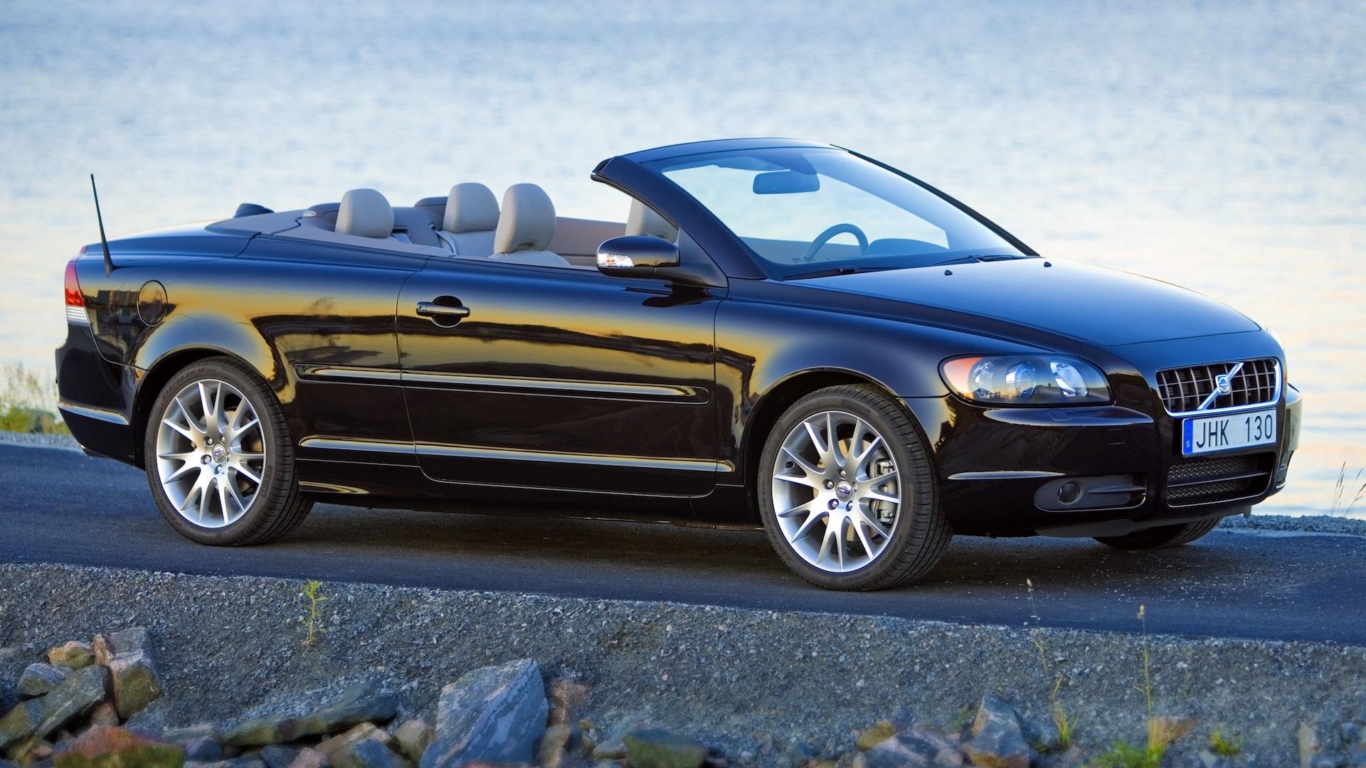 Volvo C70 T5 zwart (2006) zijkant rechts schuin voor
