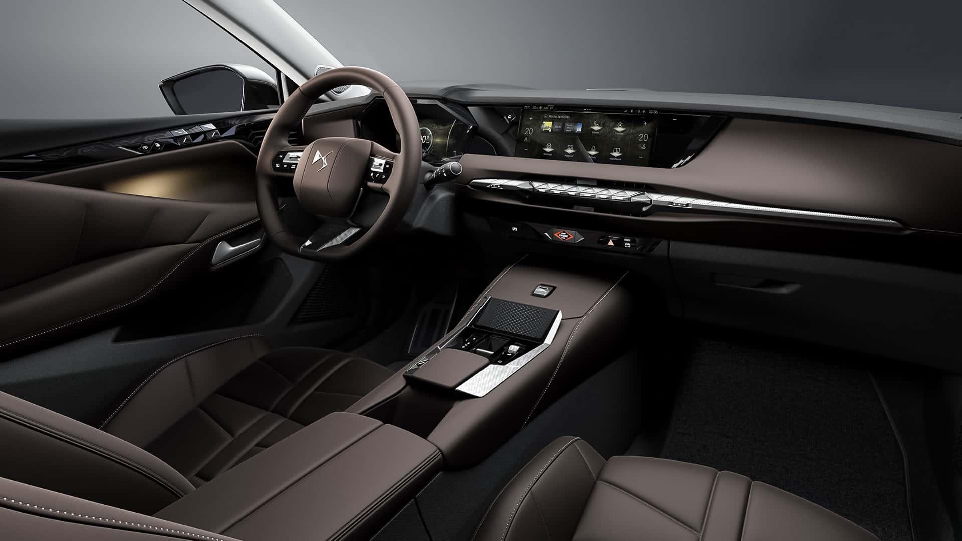 DS N°4 (2025) interieur bruin dashboard schuin