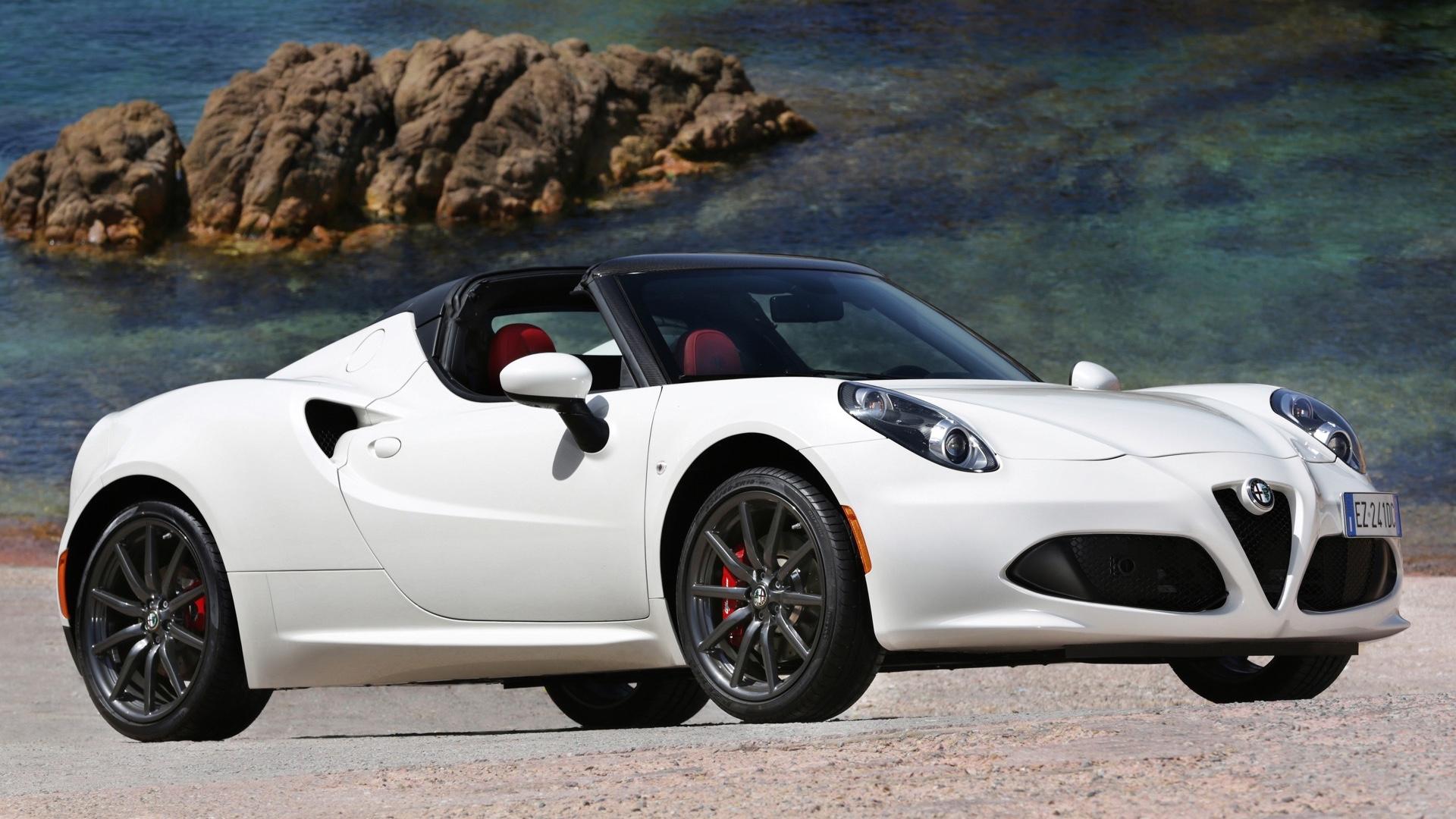 Alfa Romeo 4C Spider wit (2016) zijkant rechts schuin voor