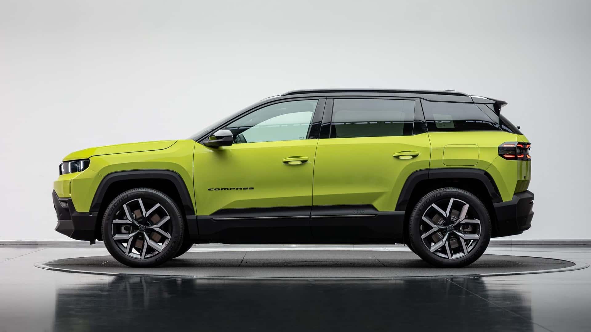 Jeep Compass gifgroen (2025) zijkant links