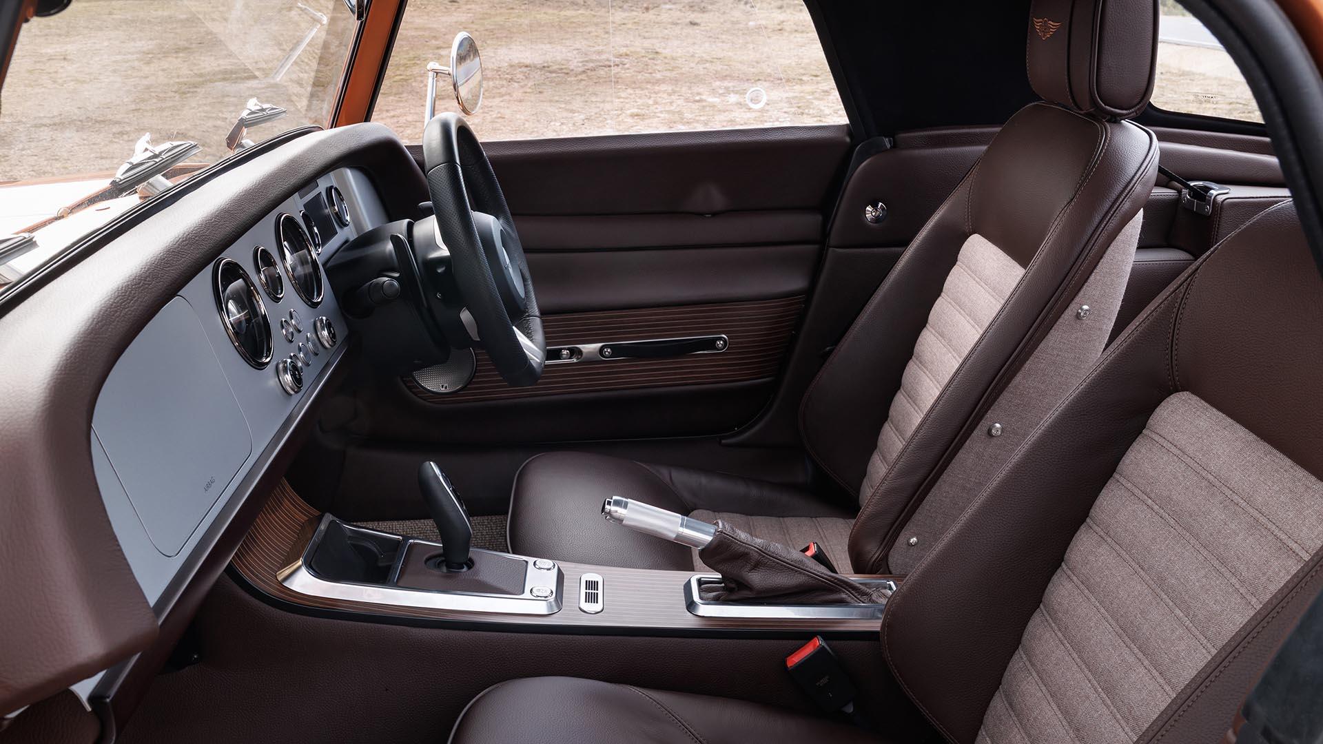 Morgan Supersport brons (2025) interieur zijkant bruin