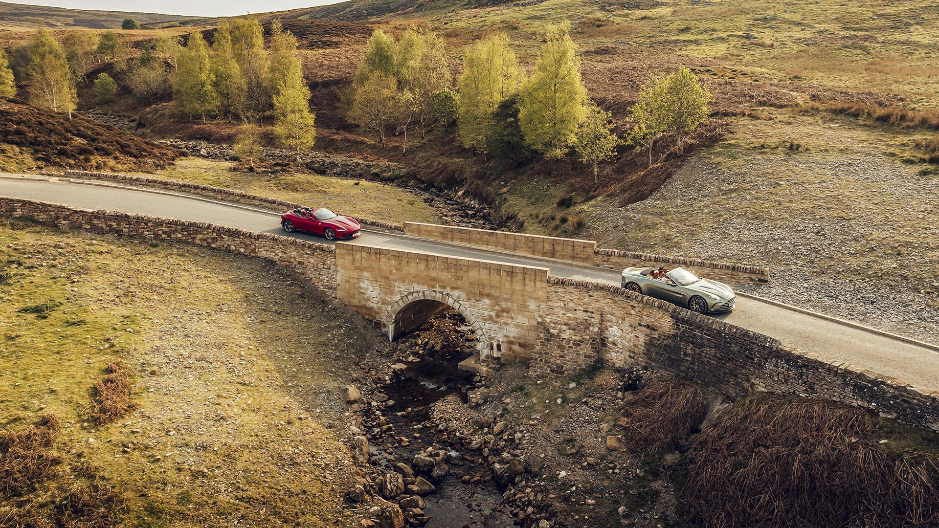 Aston Martin Vantage Roadster & Ferrari Roma Spider hoog