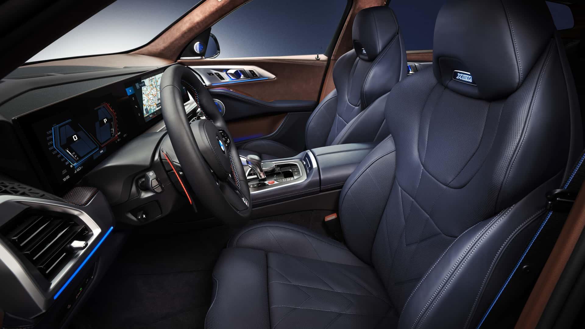 BMW XM Label (2025) blauw interieur zijkant