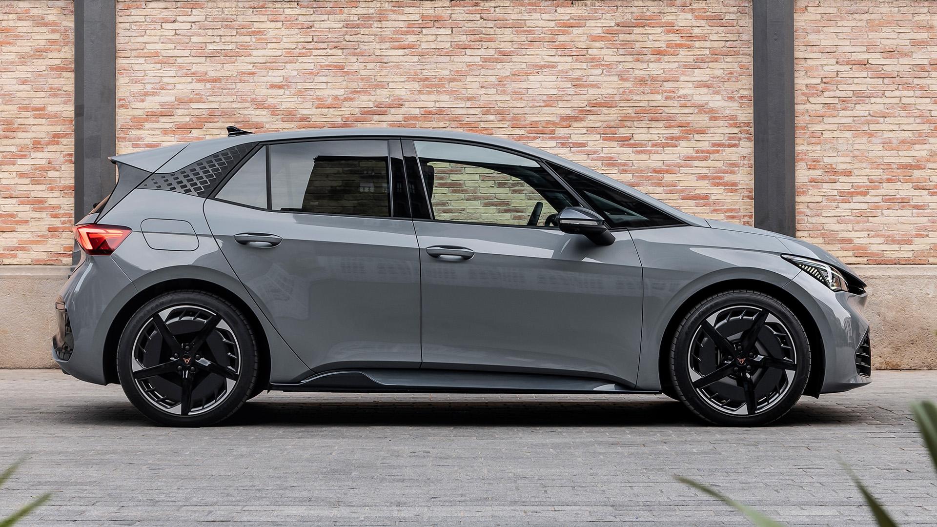 Cupra Born Essential Limited zijkant