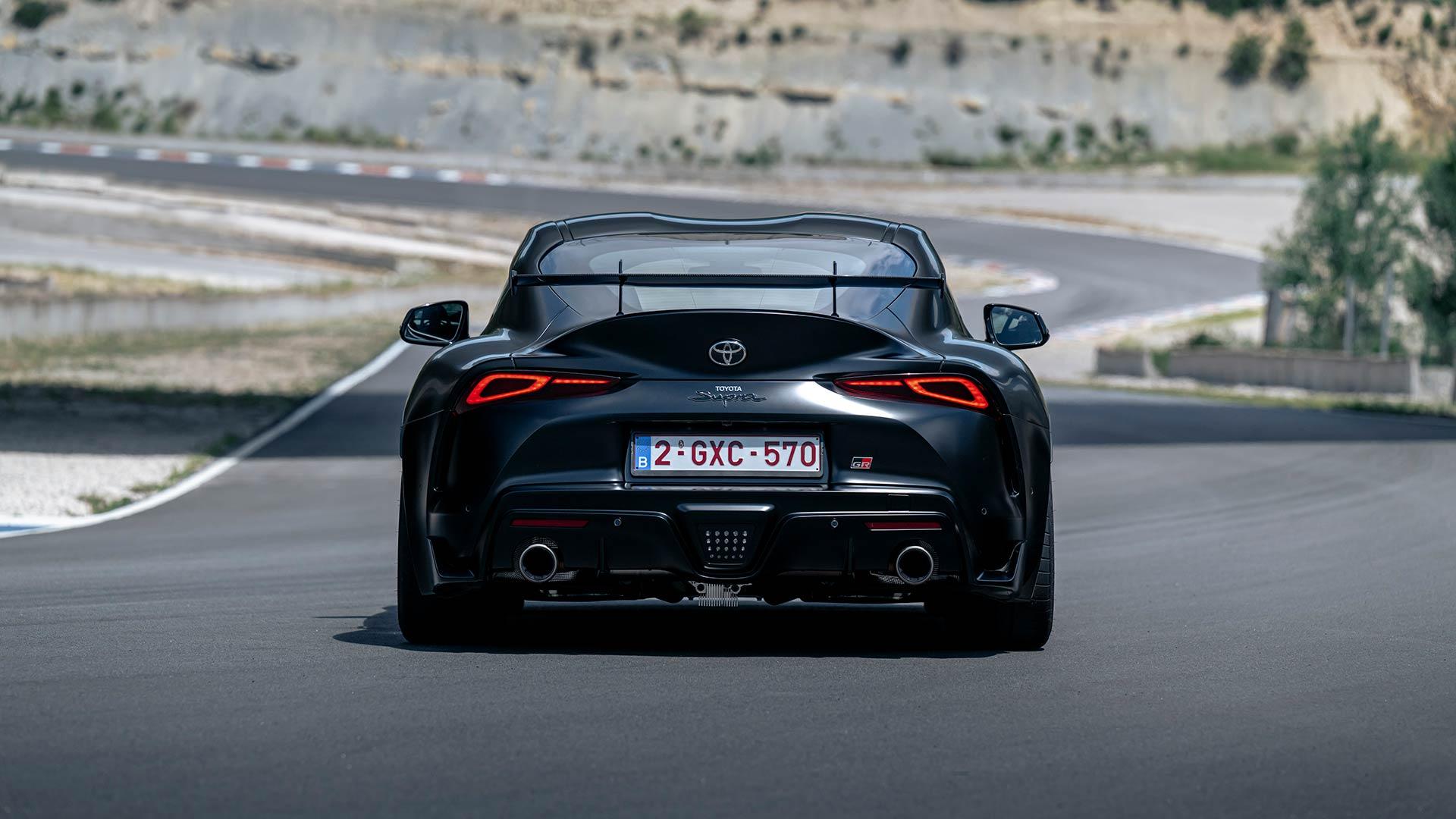 Toyota GR Supra A90 Final Edition 2025 review: achterkant op circuit