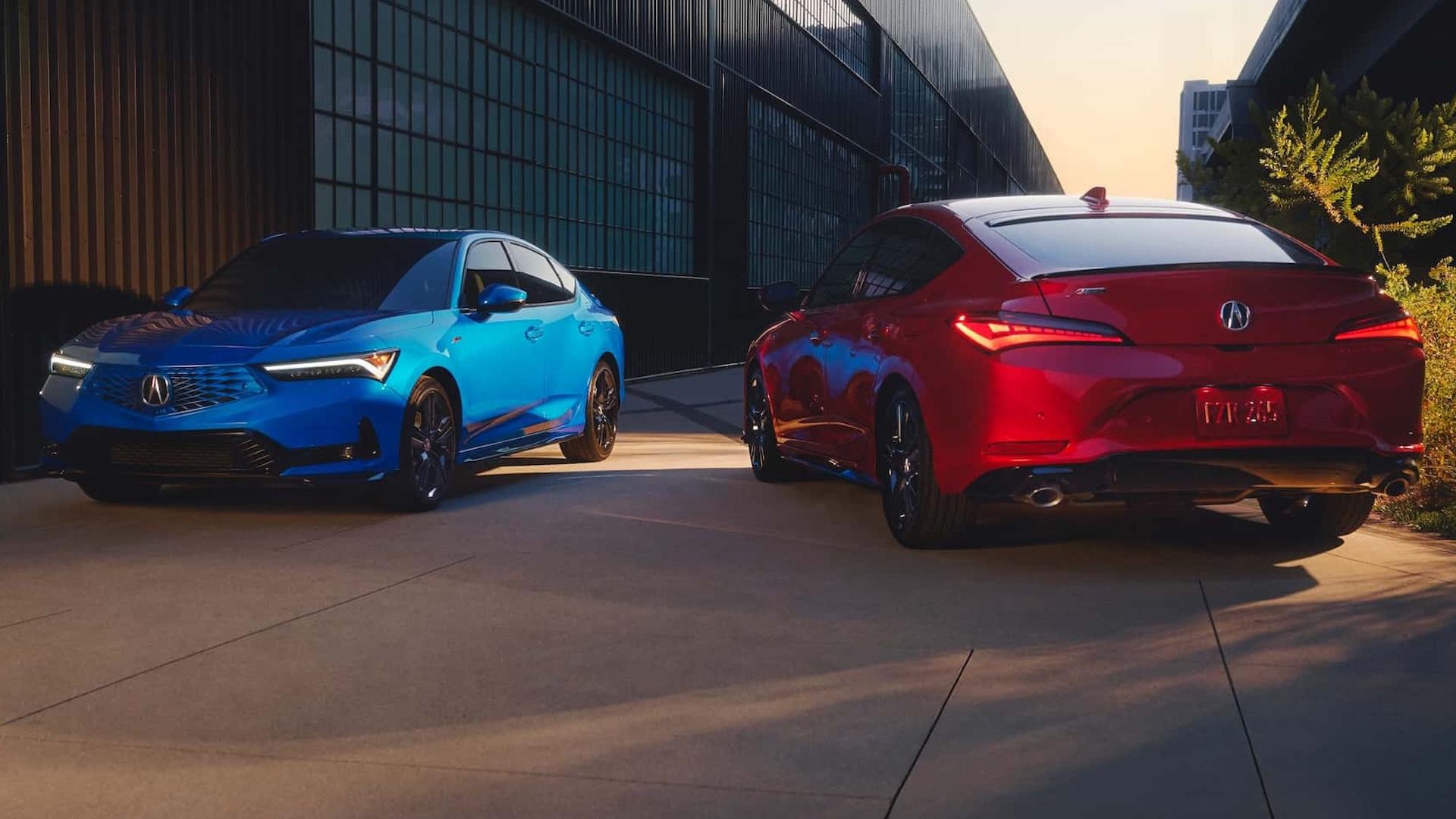 Acura Integra A-Spec blauw en rood (2025)naast elkaar
