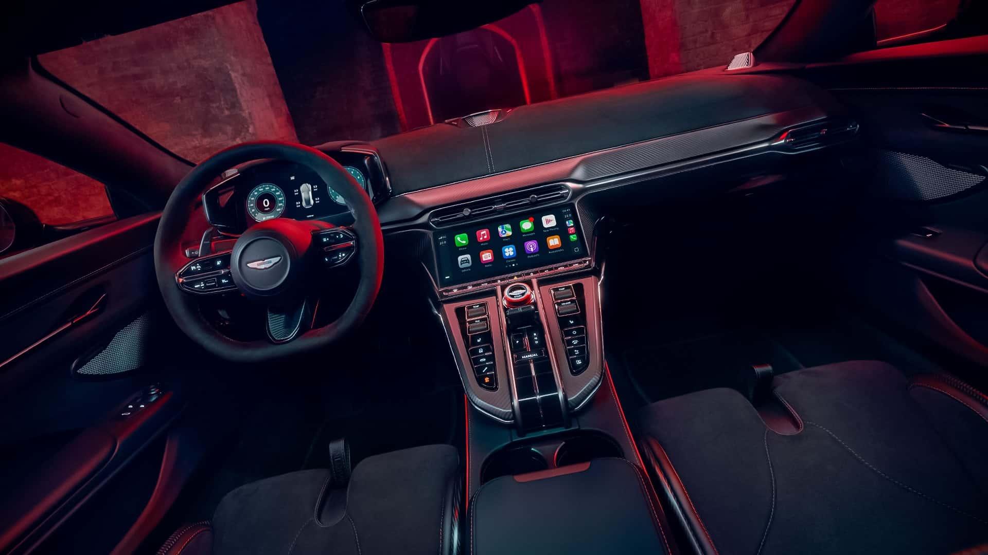 Aston Martin V8 Vantage S grijs (2025) interieur dashboard