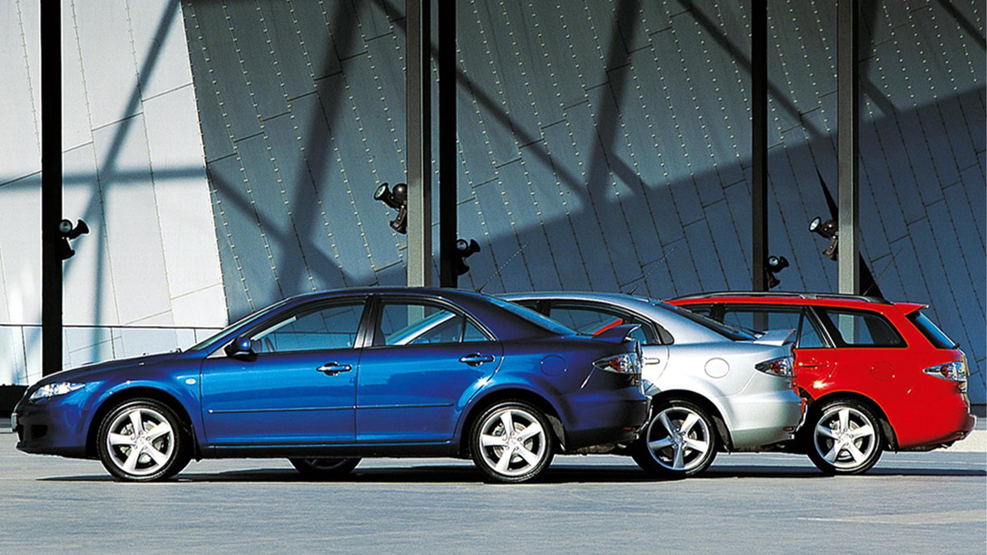 Mazda 6 modellen naast elkaar (2001) 