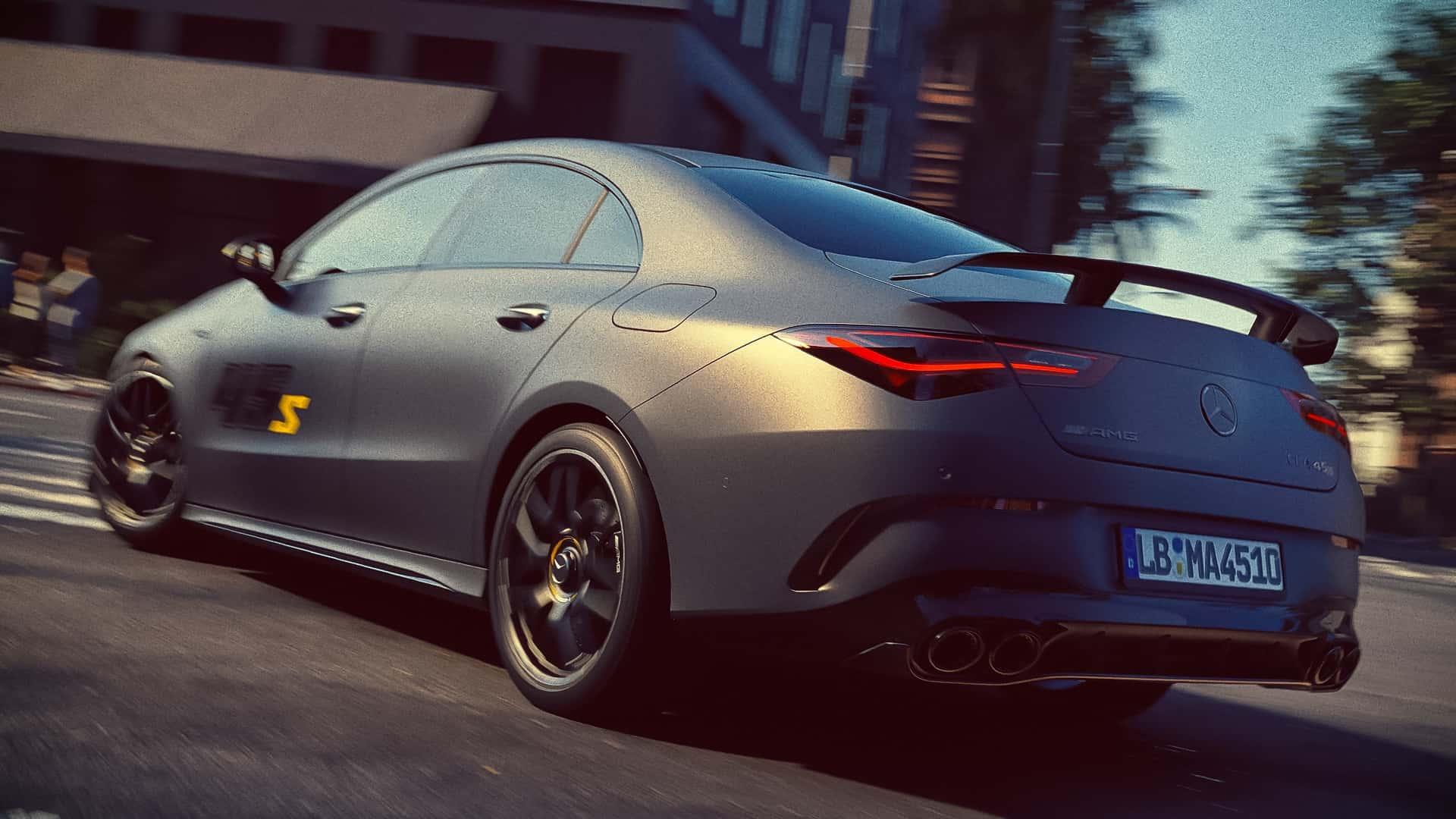 Mercedes-AMG CLA 45 Final Edition (2025) grijs zijkant links achter schuin rijdend