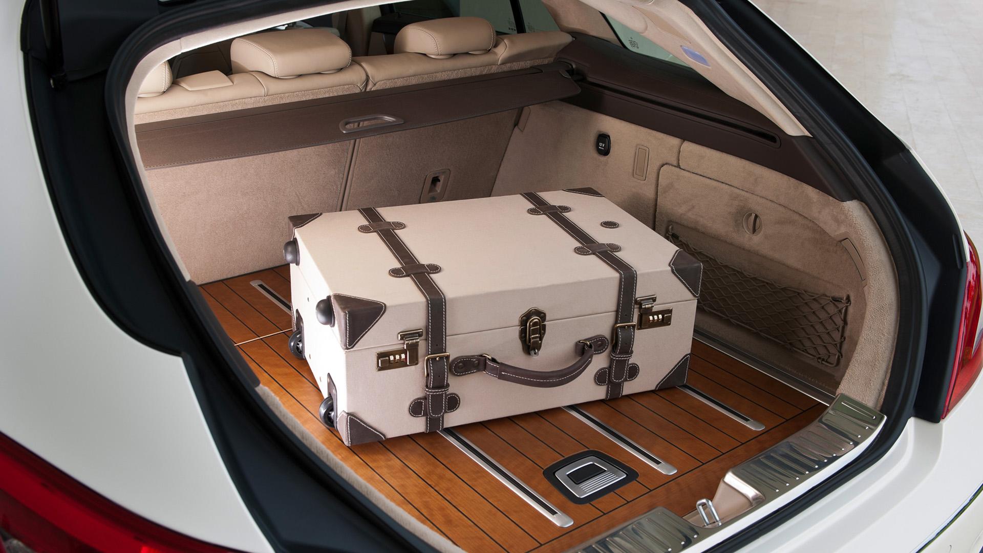 Mercedes CLS 250 CDI Shooting Brake (X218) wit (2012) achterzijde achterklep open koffer bamboe hout