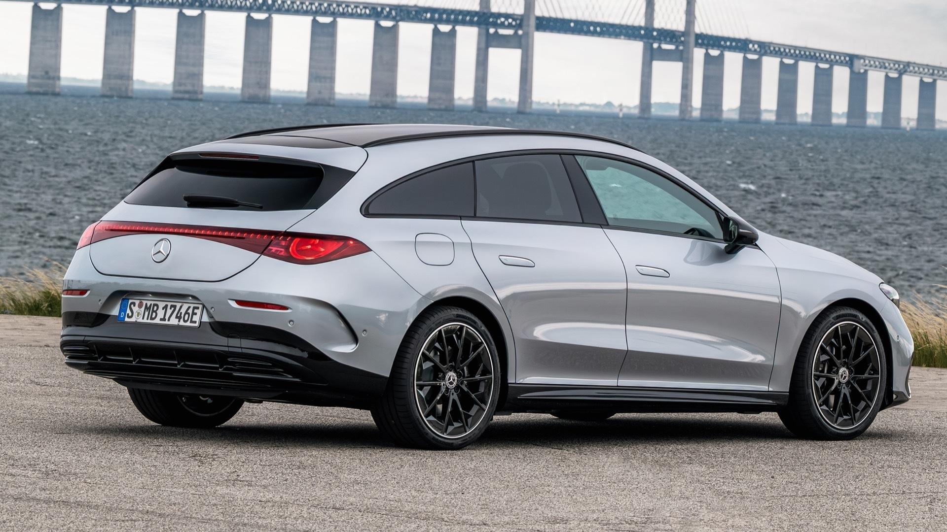 Mercedes CLA Shooting Brake grijs (2025) zijkant rechts schuin achter