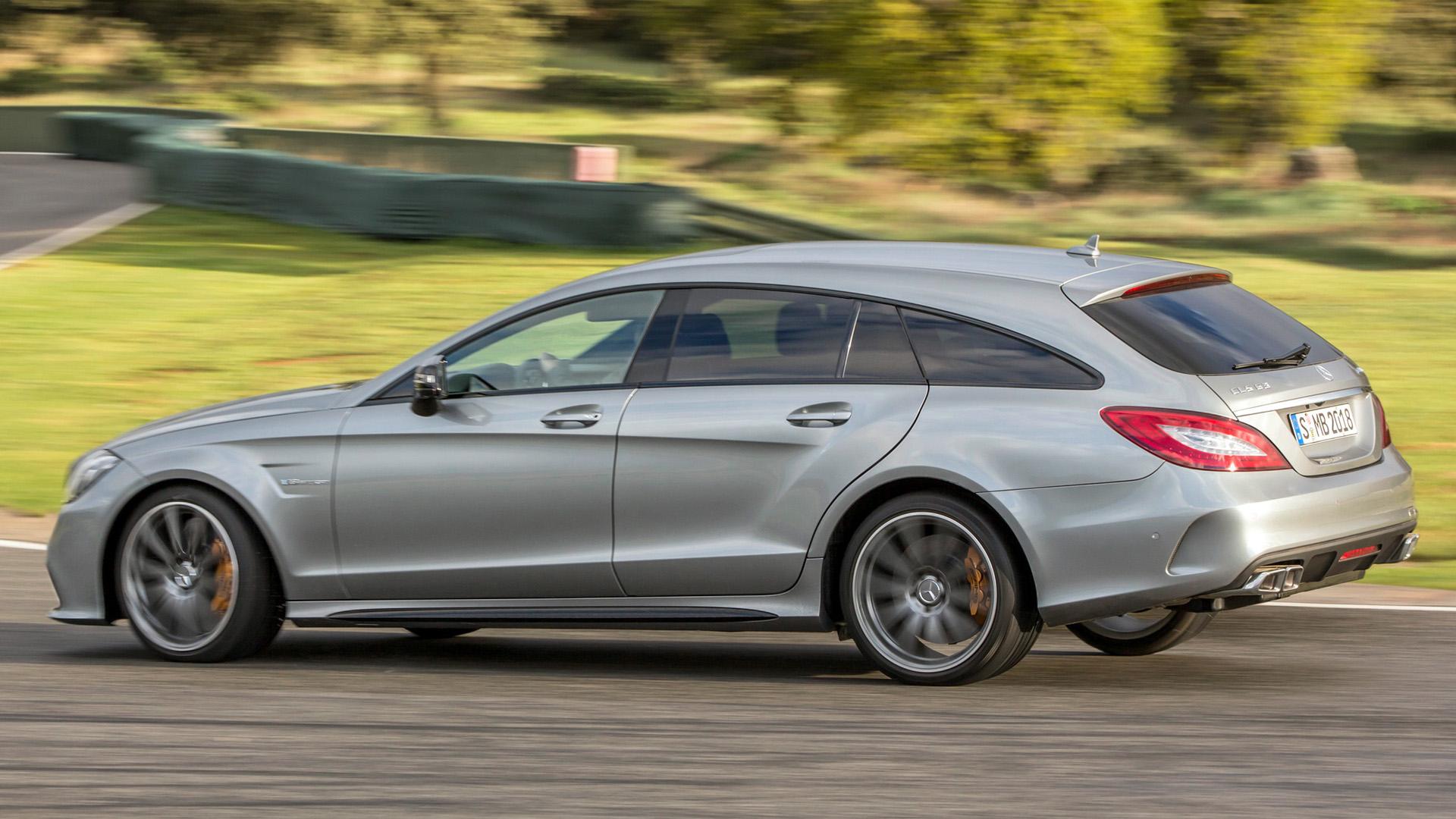 Mercedes CLS 63 AMG S 4Matic Shooting Brake ((X218) grijs (2015) zijkant links schuin rijdend door bocht overhellen
