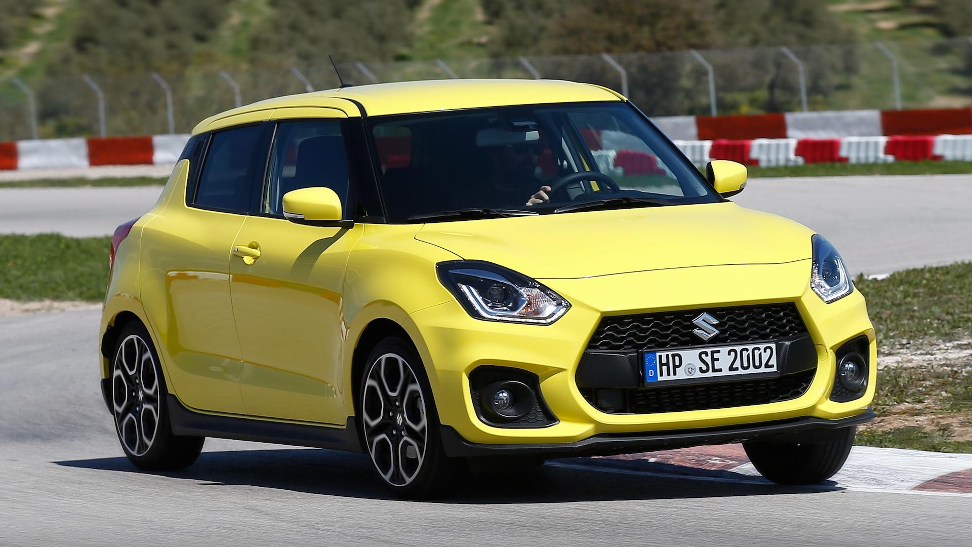 Suzuki Swift Sport geel (2018) zijkant links schuin voor
