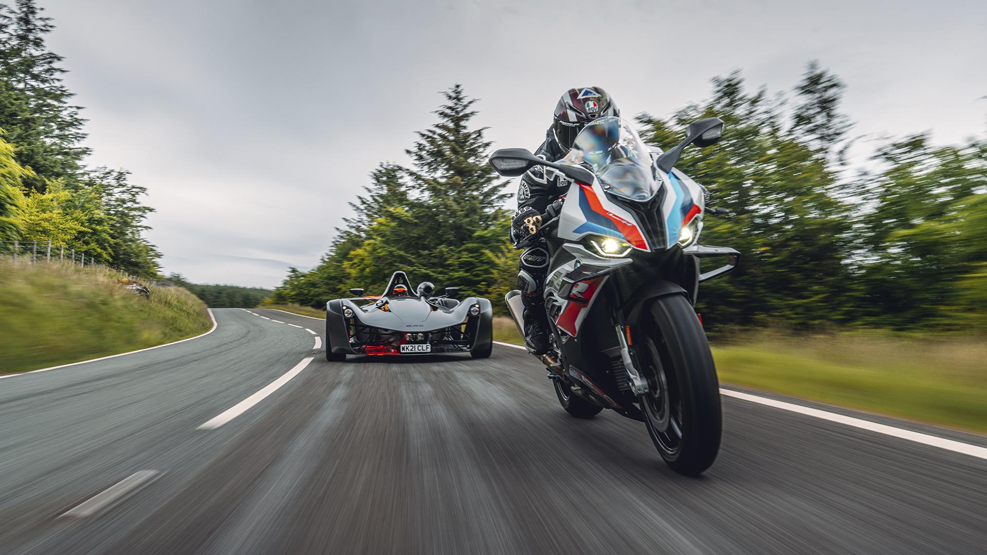 Rr Je R BAC Mono R of BMW M 1000 RR: Welke moet je hebben?