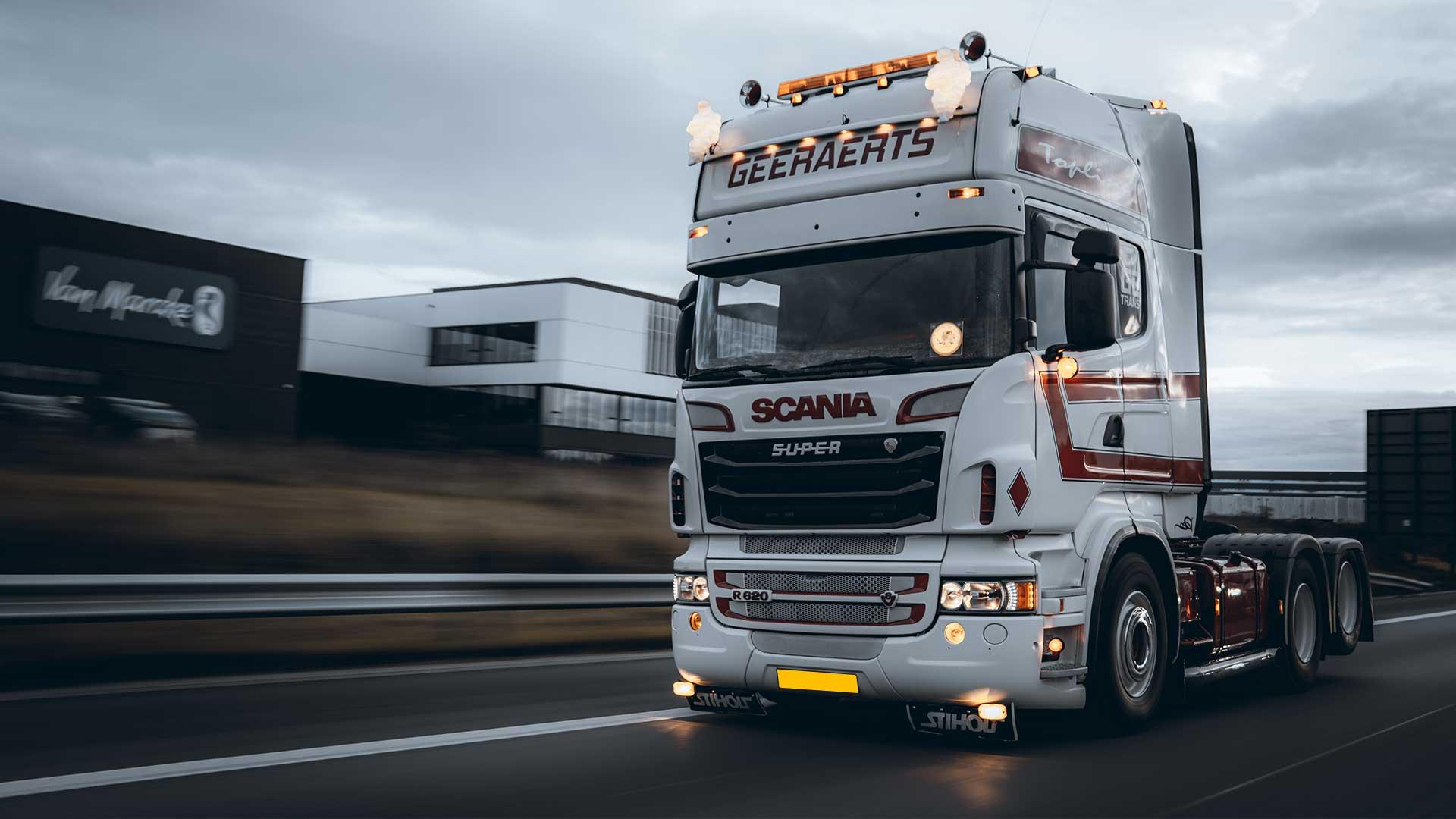 Hoe hard vrachtwagen zonder oplegger? Mag ie harder dan 80?