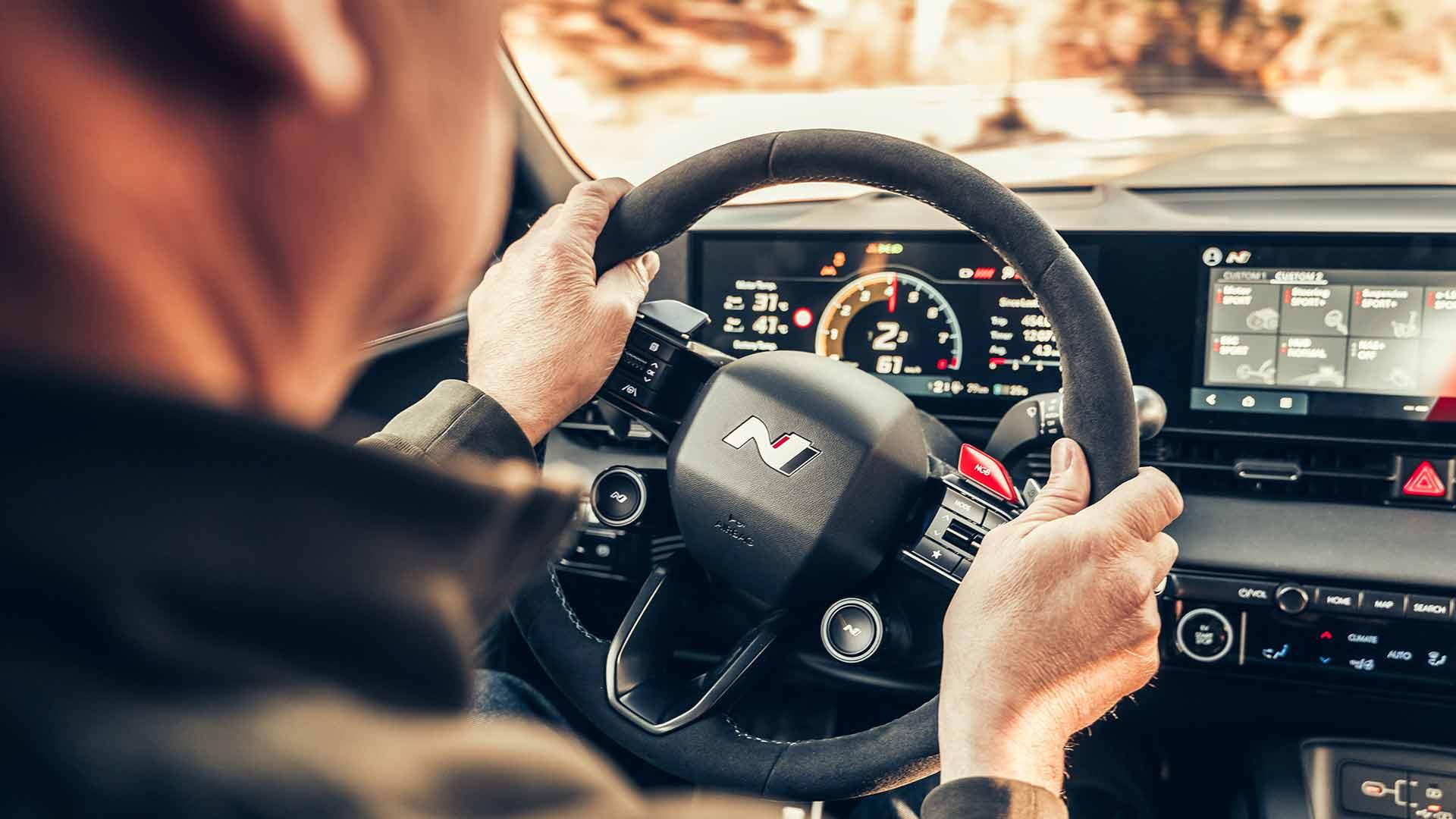 Deze dingen voelen illegaal om in de auto te doen, zijn dat niet