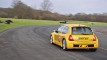 Richard Hammond in de Renault Clio V6