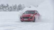 Porsche Cayenne GTS sneeuw
