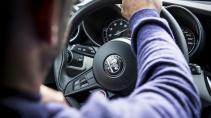 Chris Harris in de Alfa Romeo Giulia Quadrifoglio
