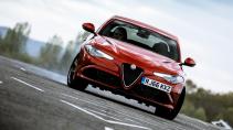 Alfa Romeo Giulia Quadrifoglio vs BMW M4 Competition Pack