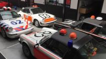Complete brigade aan Rijkswacht-Porsches