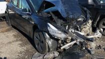 Tesla Model 3 crasht met 100 km/u