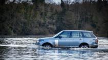 Kan de Range Rover PHEV door water?