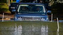 Kan de Range Rover PHEV door water?