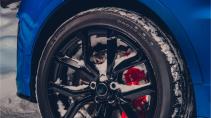 Range Rover Sport SVR vs Suzuki Ignis