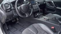Nissan GT-R interieur