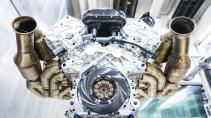 Aston Martin Valkyrie V12 schreeuwt naar 11.000 tpm
