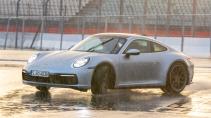 Porsche 911 992 driften in het water