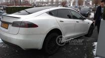 Tesla Model S neemt de trap