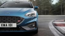Ford Focus ST grille curbstones