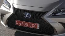 Lexus ES 300h F Sport Premium grille