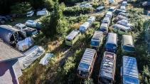 55 verwaarloosde Volkswagen-busjes