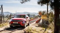 Range Rover Evoque S trein rails