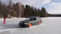Subaru Legacy met zaagbladen