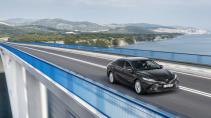 Toyota Camry Hybrid 1e rij-indruk 2019 brug water meer