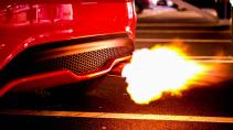 Ford Fiesta ST Rood backfire uitlaat vlam