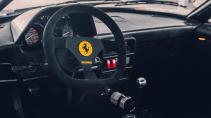 Verlaagde Ferrari 328 Casil Motors stuur