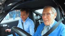 opa rijdt over Circuit Zandvoort in een Porsche 911