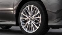 Toyota Camry Hybrid Premium - test 2019 velg wiel