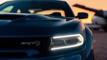 Dodge Charger Hellcat Widebody zonsondergang koplamp