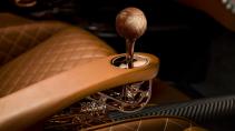 De Tomaso P72 interieur detail versnellingspook