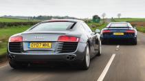 Audi R8 V8 vs V10 achter rijdend op weg