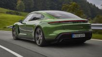 Porsche Taycan Turbo S rijder 3 4 achter detail